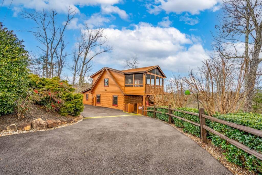 Over The Mountain - Smoky Mountain View * Sevierville